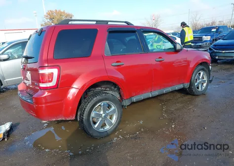 2010 Ford Escape Xlt z USA, uszkodzony, nr VIN 1FMCU9DG8AKC24907